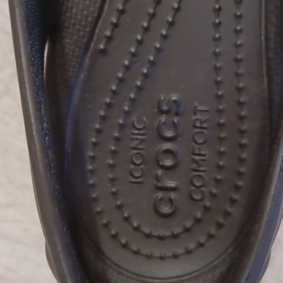 NWOT dressy Crocs, sz 9W, brown with a lizard type design on the front. - Picture 7 of 8